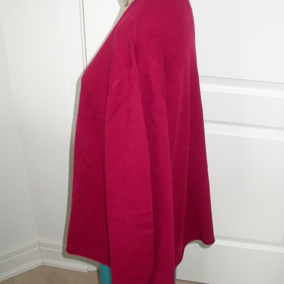 Red V neck Pullover - Picture 5 of 6